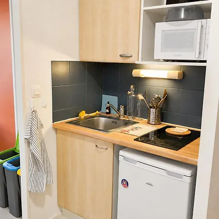 T2 Agreable Et Parking Prive Proche Zenith & Polyclinique *
